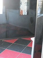 ванная комната,в черно-красном цвете с джакузи,отделка стен из пластика